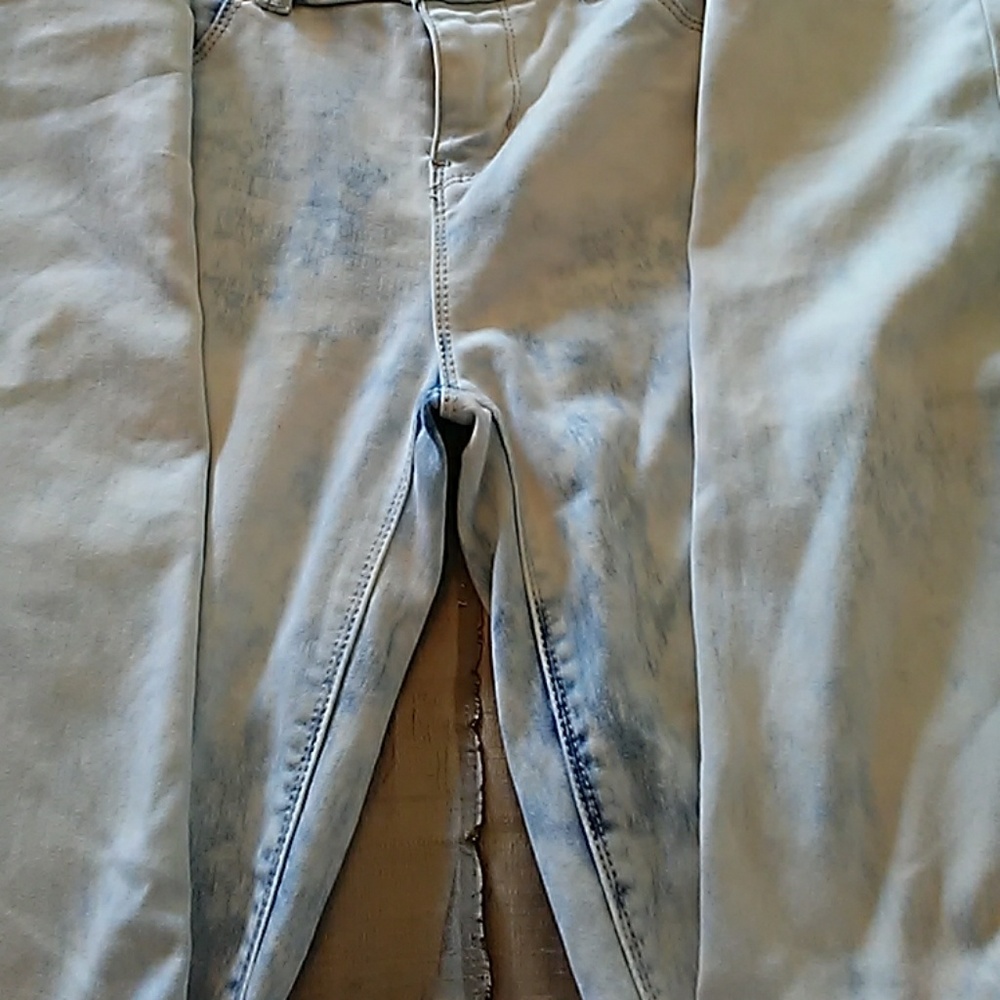 Tinseltown Acid Wash Jeans (Juniors) - Picture 5 of 5
